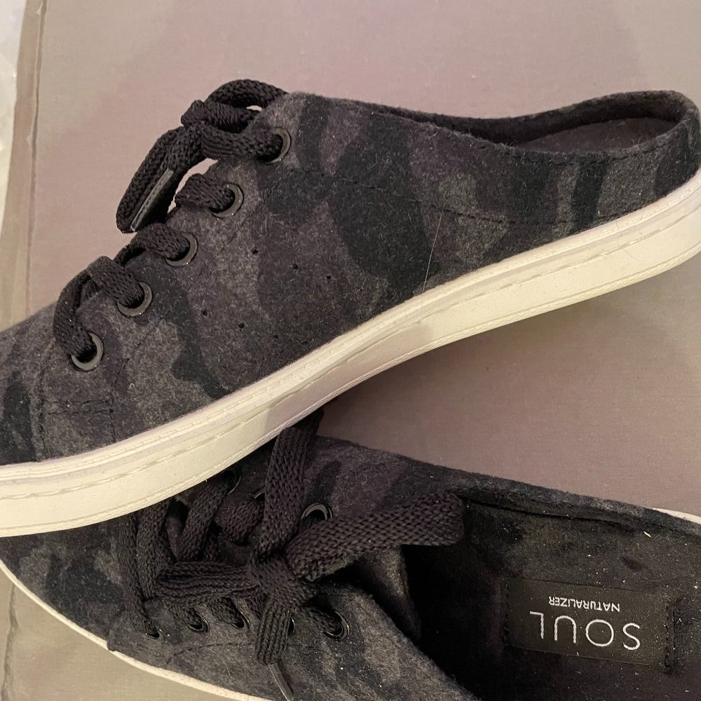 SOUL NATURALIZER - BLACK CAMO SLIP-ON SNEAKERS - NEW - 7.5M